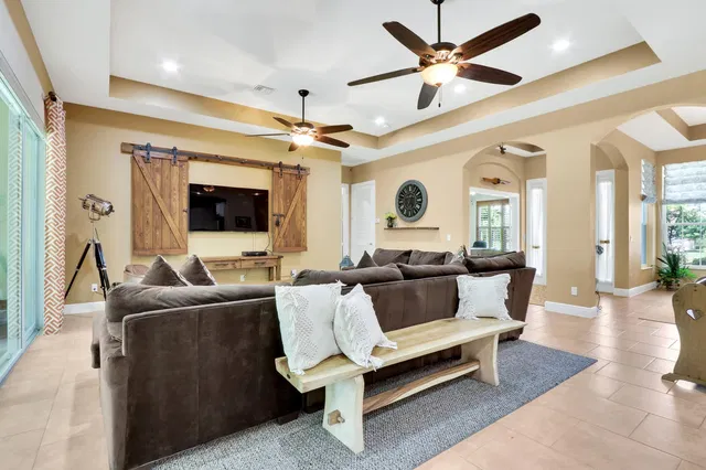  Residence photo 4