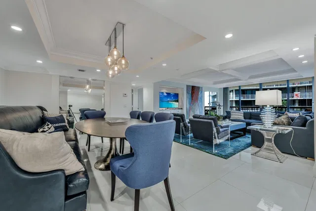 Emeraude Palm Beach Unit 202 photo 3