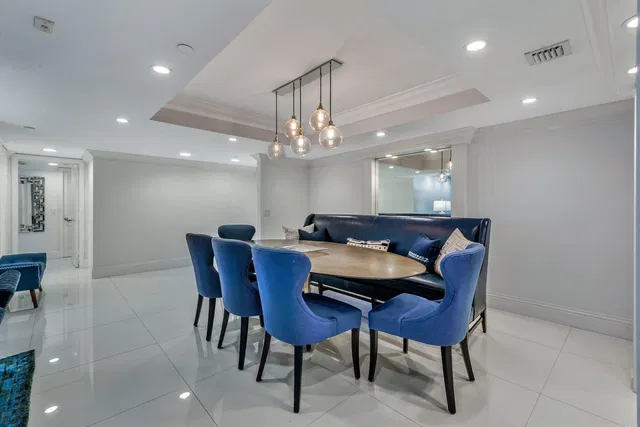 Emeraude Palm Beach Unit 202 photo 4
