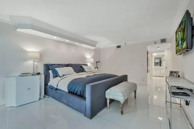 Emeraude Palm Beach Unit 202 photo 7