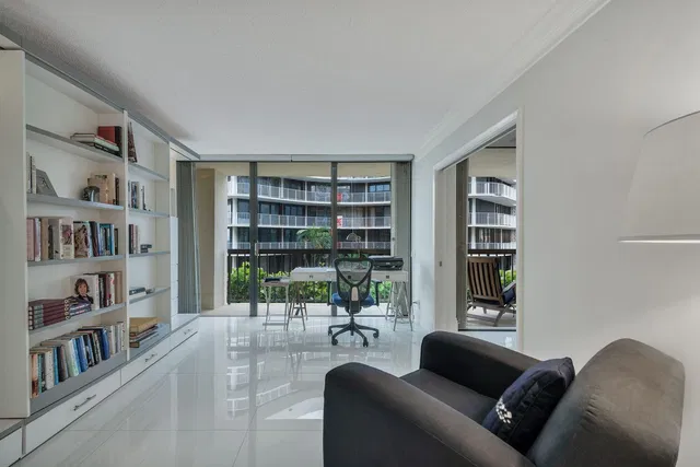 Emeraude Palm Beach Unit 202 photo 9