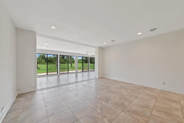 Residence photo 3
