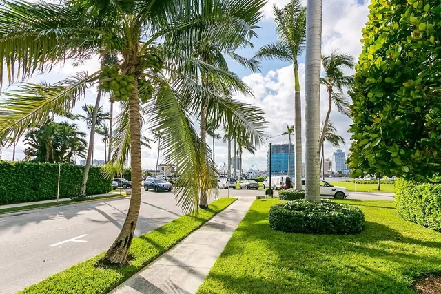 455 Australian Avenue #4e