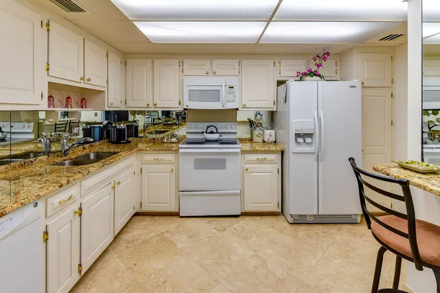 Winthrop House Condos Unit 708 photo 6