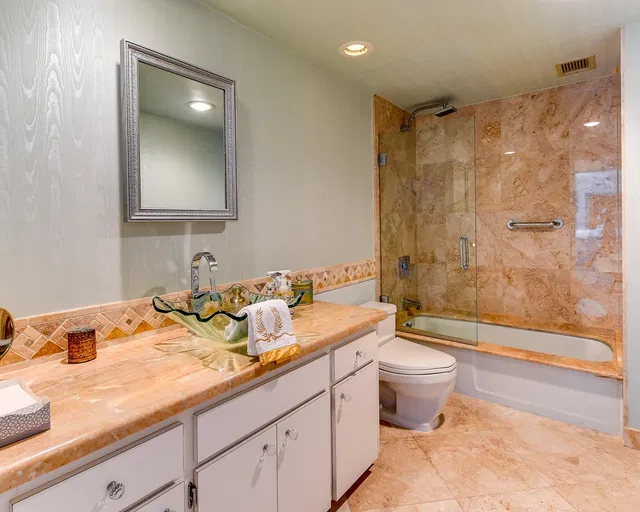Winthrop House Condos Unit 708 photo 10