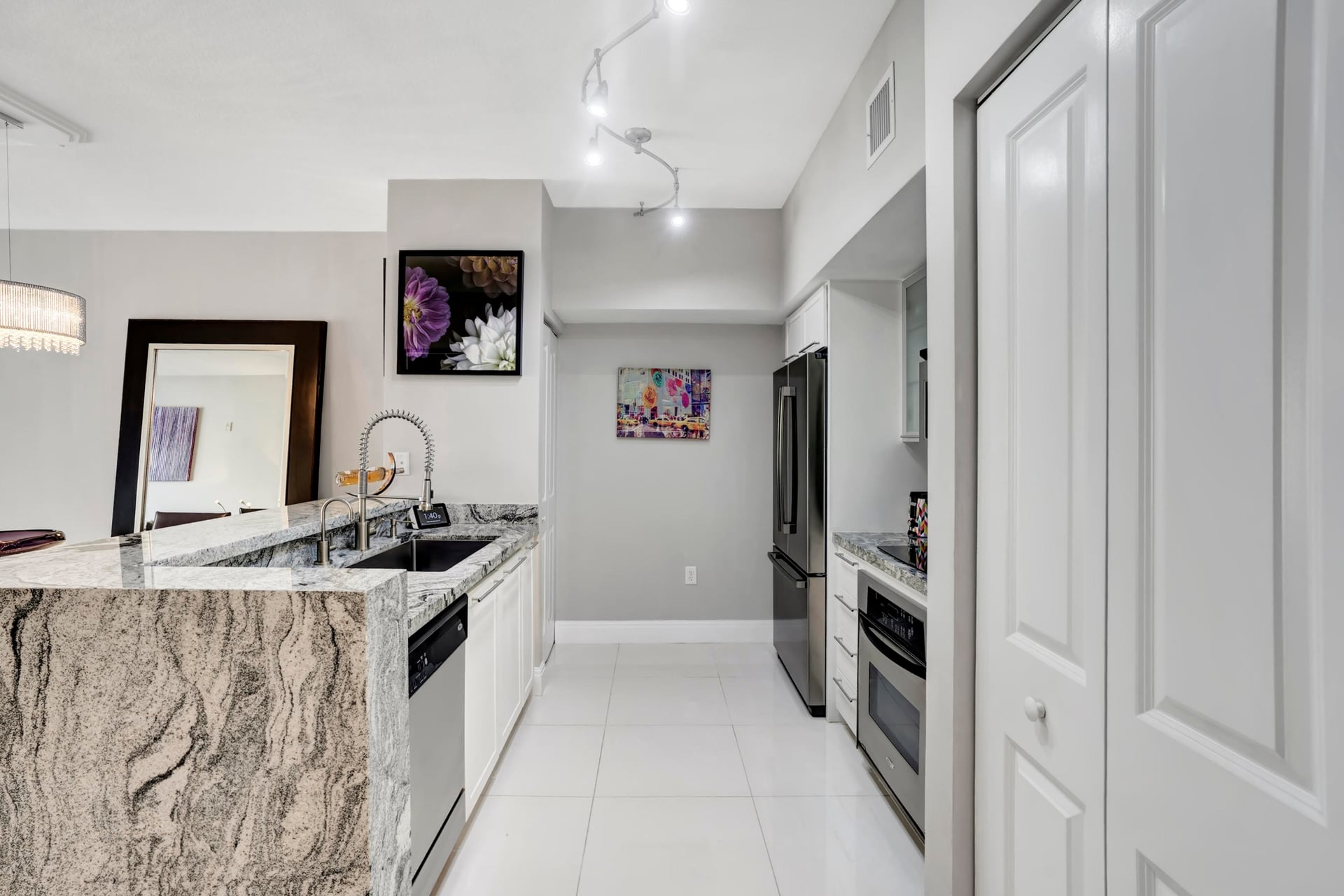 The Astor Unit 514 photo 3