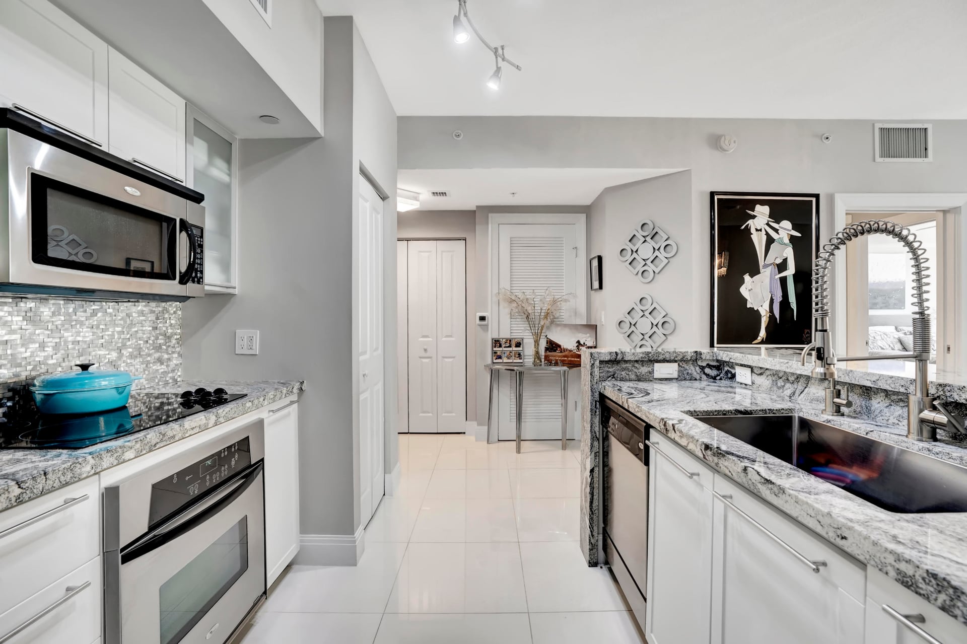 The Astor Unit 514 photo 8