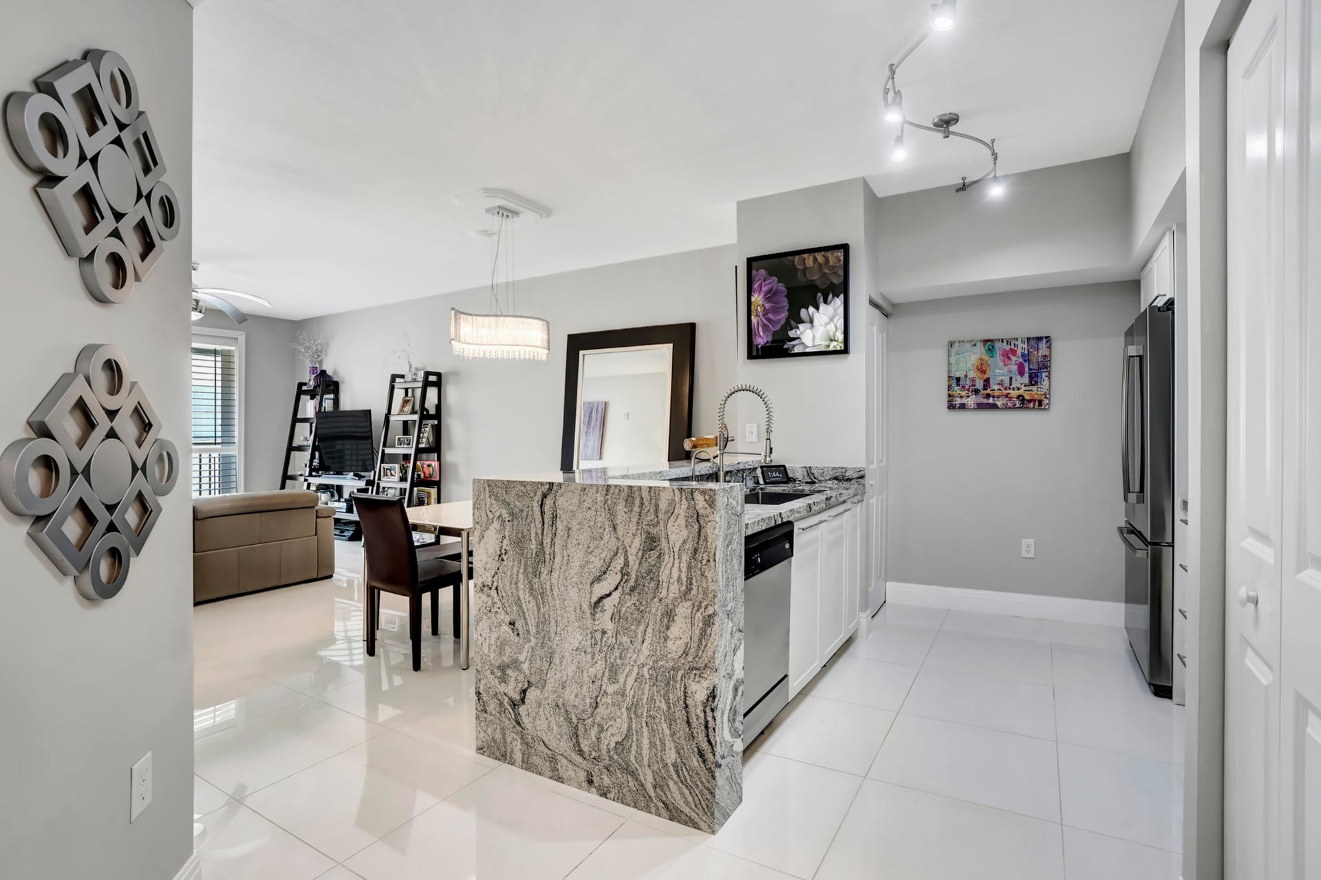 The Astor Unit 514 photo 9