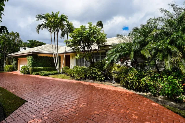 211 Esplanade Way