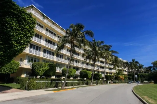 425 Worth Avenue #4c
