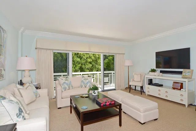250 Bradley Place #202