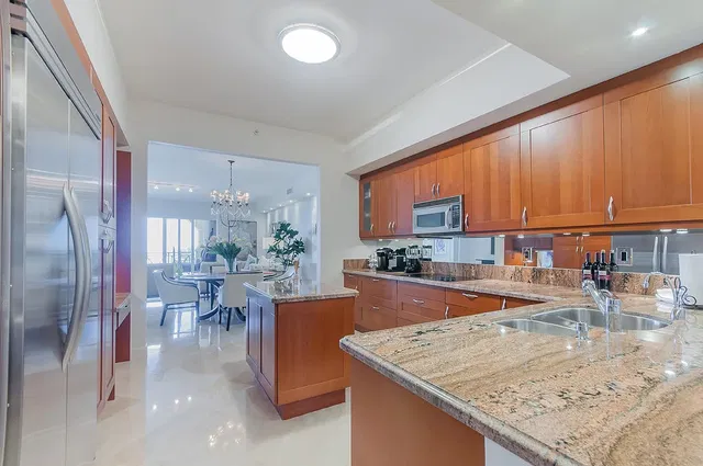 Esplanade Grande Unit 1004 photo 4