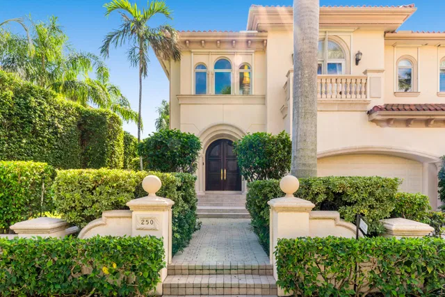 250 Everglade Avenue