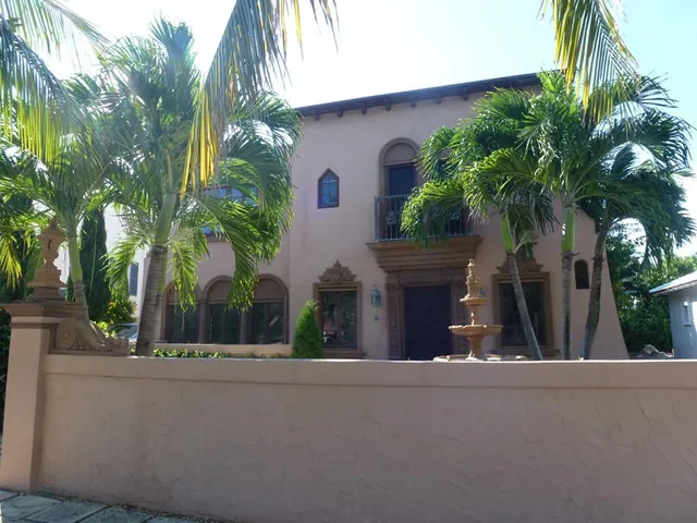 128 Australian Avenue