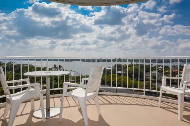 2295 S Ocean Boulevard #816