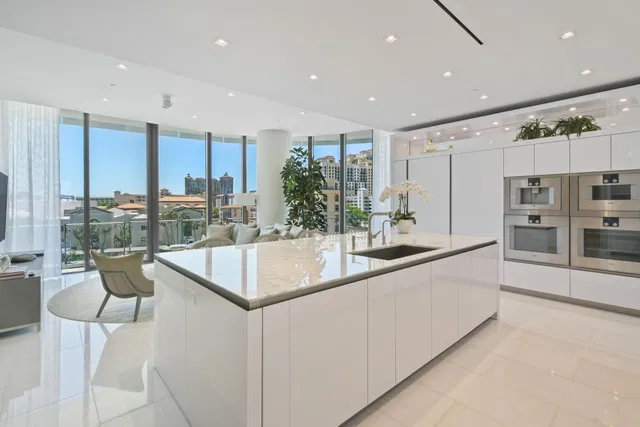 Bristol Palm Beach Unit 6a photo 4