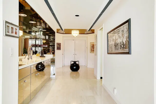 Sloan's Curve Palm Beach Unit 407s photo 5