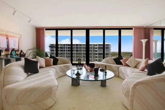 Sloan's Curve Palm Beach Unit 407s photo 6