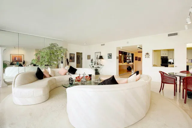 Sloan's Curve Palm Beach Unit 407s photo 8