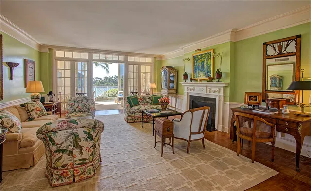 425 Worth Avenue #2c