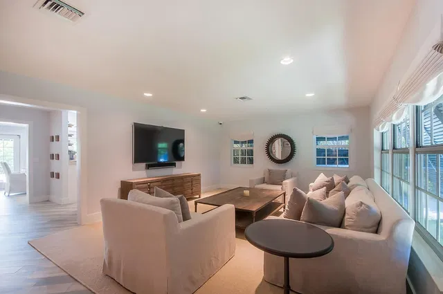 SoSo West Palm Beach Residence photo 17