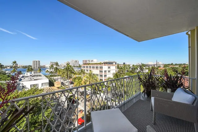 434 Chilean Avenue #6a