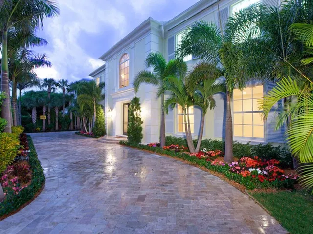 137 Peruvian Avenue