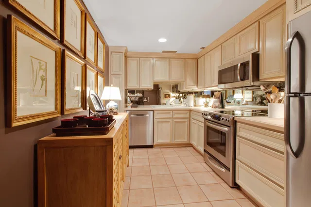 Island House Condos Unit 2d photo 6