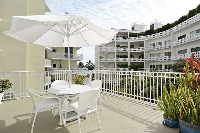One Royal Palm Way Palm Beach Unit D 3 photo 15