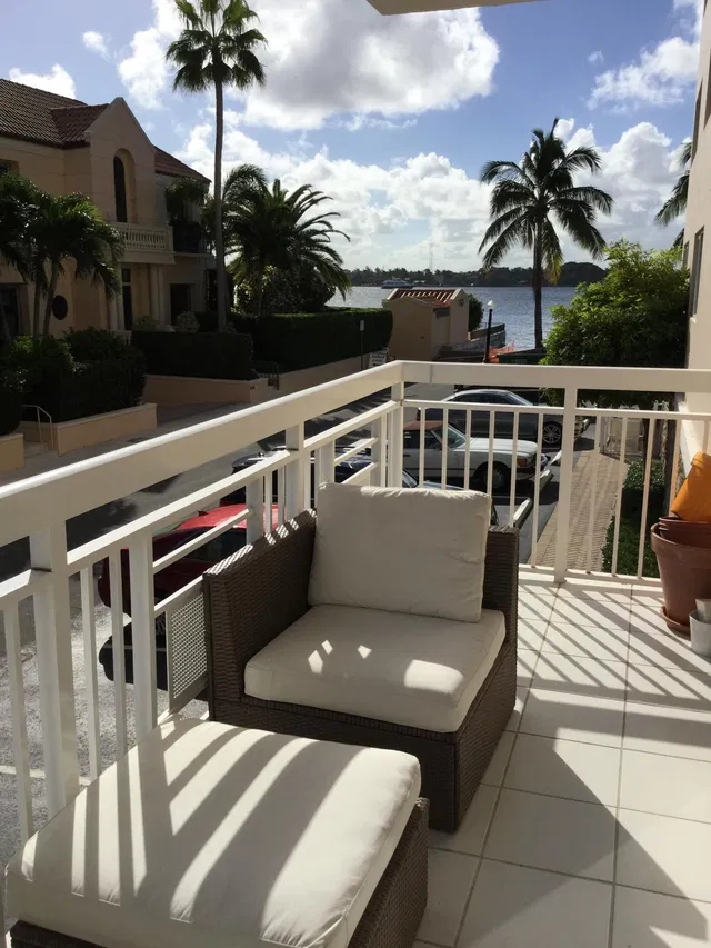 250 Bradley Place #209