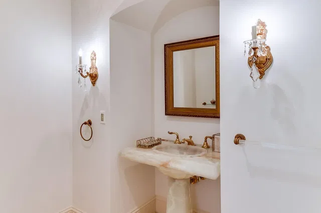 One Watermark Place Unit Ph 3 photo 12