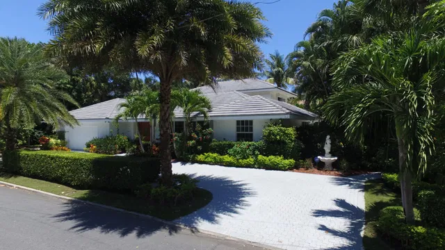 1435 N Ocean Way