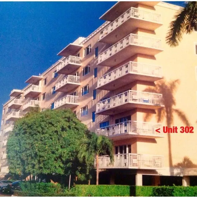 250 Bradley Place #302