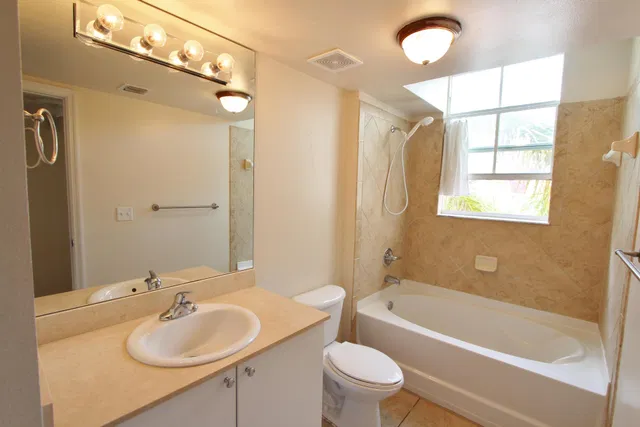 The Prado Unit 319 photo 6