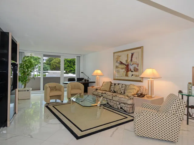100 Sunrise Avenue #220