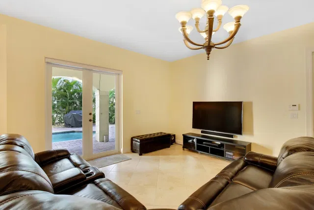  Residence photo 12