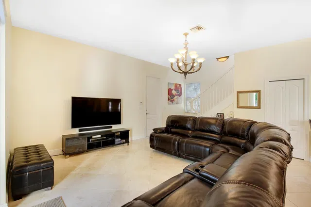  Residence photo 14