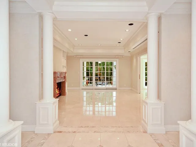 210 Esplanade Way