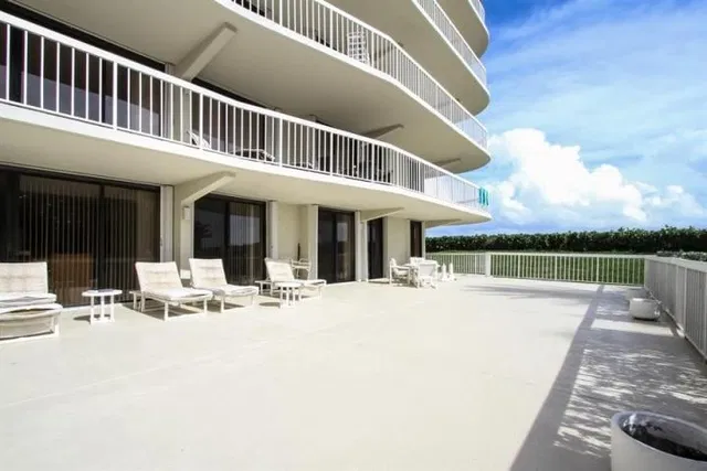 3300 S Ocean Boulevard #102s