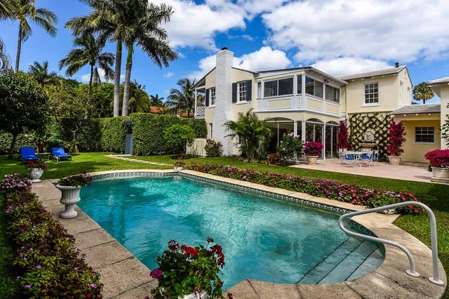 232 Seabreeze Avenue