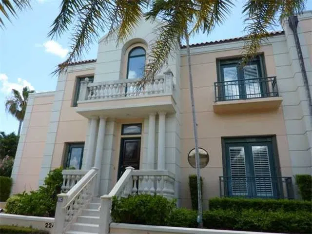 224 Bradley Place #9