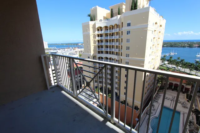 The Strand Unit 1416 photo 2