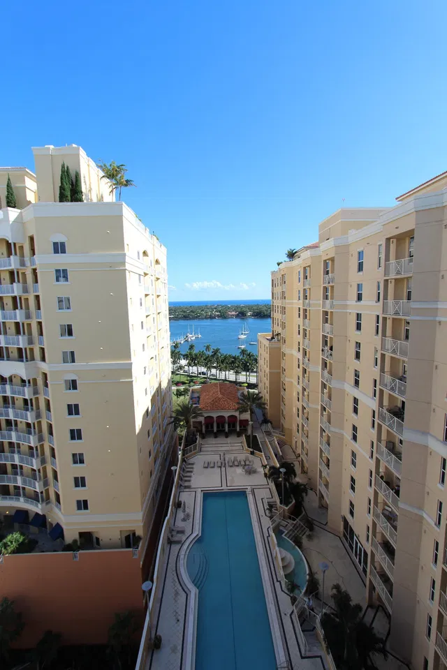The Strand Unit 1416 photo 3