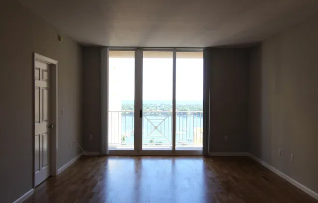 The Strand Unit 1416 photo 4