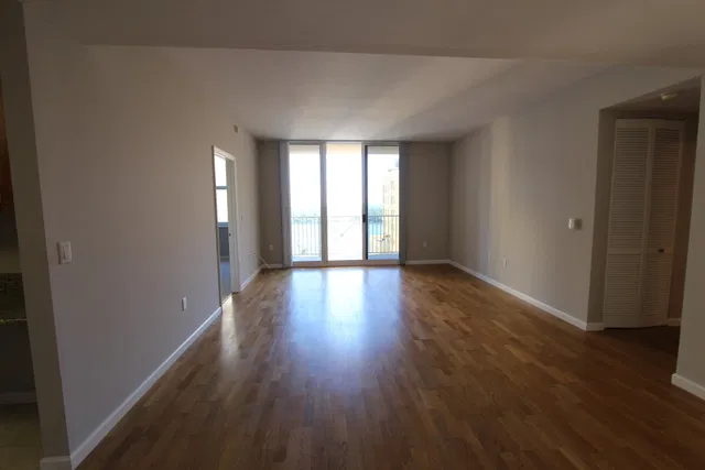 The Strand Unit 1416 photo 5