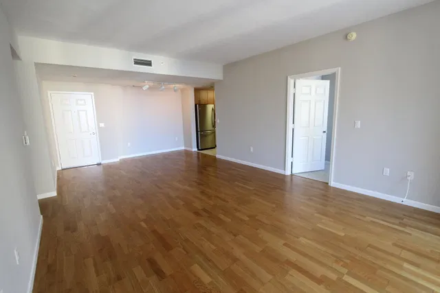 The Strand Unit 1416 photo 8