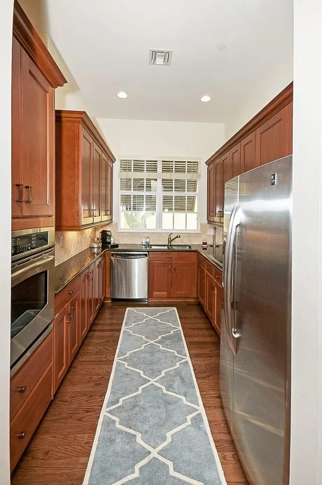 Hamilton Place Unit B photo 11
