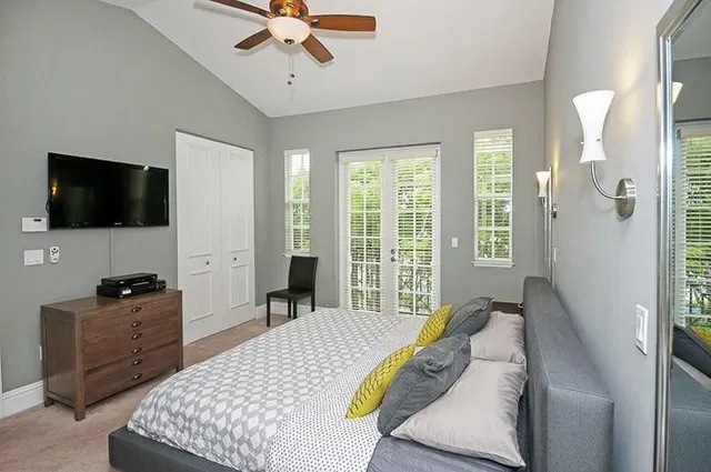 Hamilton Place Unit B photo 17