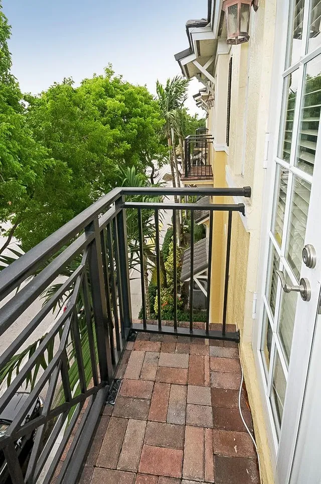 Hamilton Place Unit B photo 18