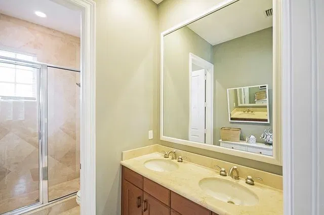 Hamilton Place Unit B photo 19